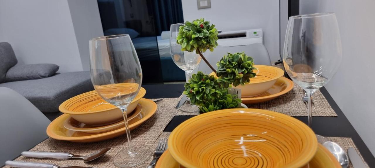 Deluxe Apartment Bllok Tirana Exteriör bild