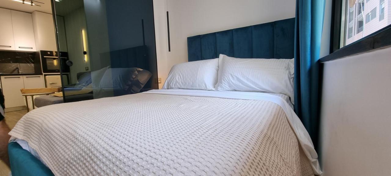 Deluxe Apartment Bllok Tirana Exteriör bild