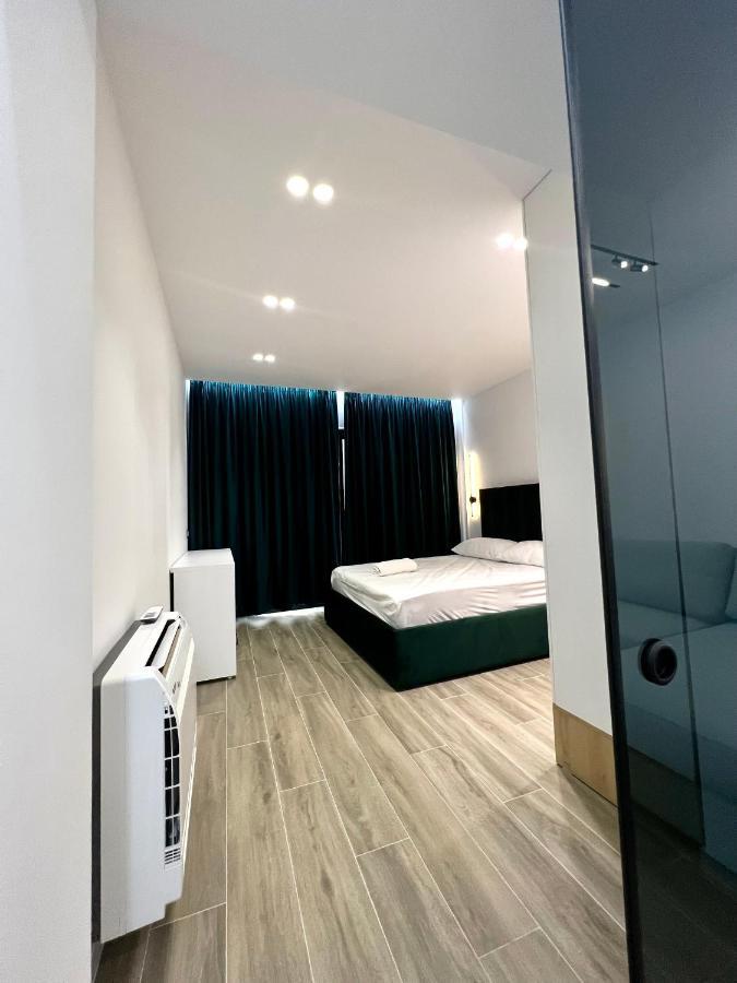 Deluxe Apartment Bllok Tirana Exteriör bild